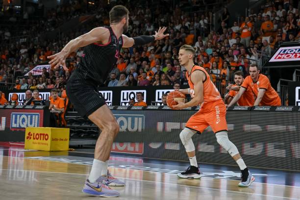 其背后绝不 其背后绝不